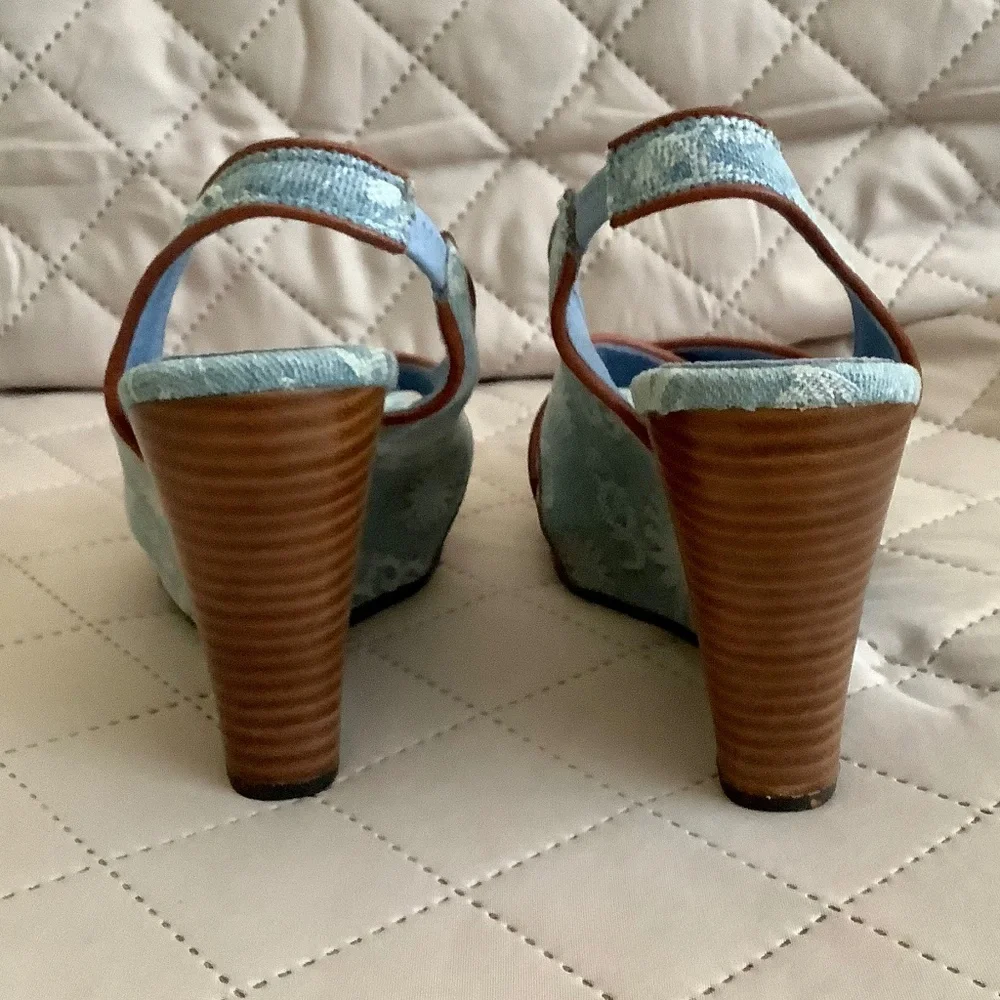 FINAL SALE! New UGG Hazel Blue Denim Logo Wedge Sandals mismatch size 5 & 5.5 - Picture 9 of 15